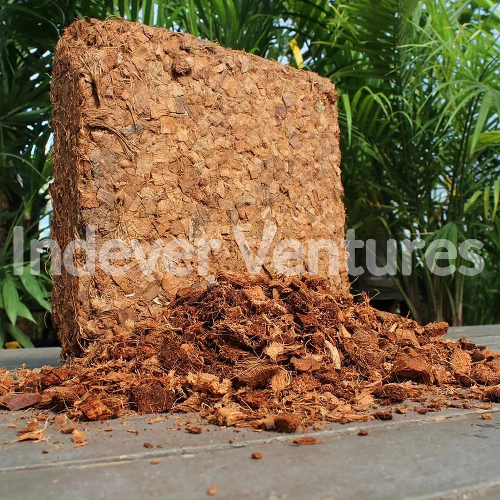 Coco chip block with loose coconut husk chips